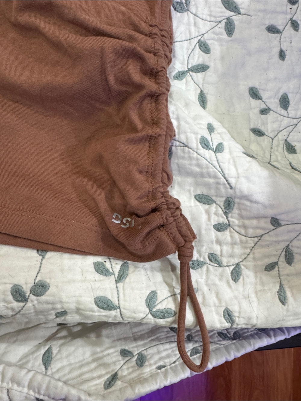 DSG Brown Ruched-Side Crop Tee - Picture 3 of 7